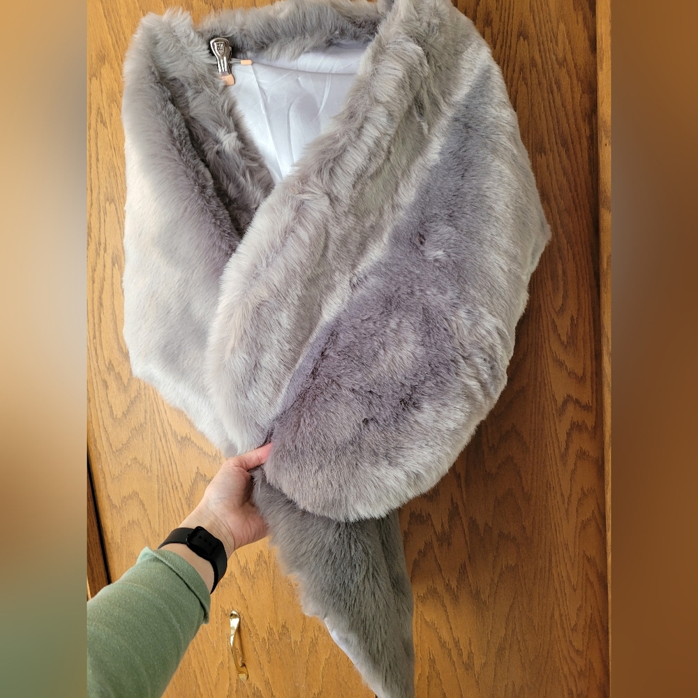 Faux fur shoulder cover